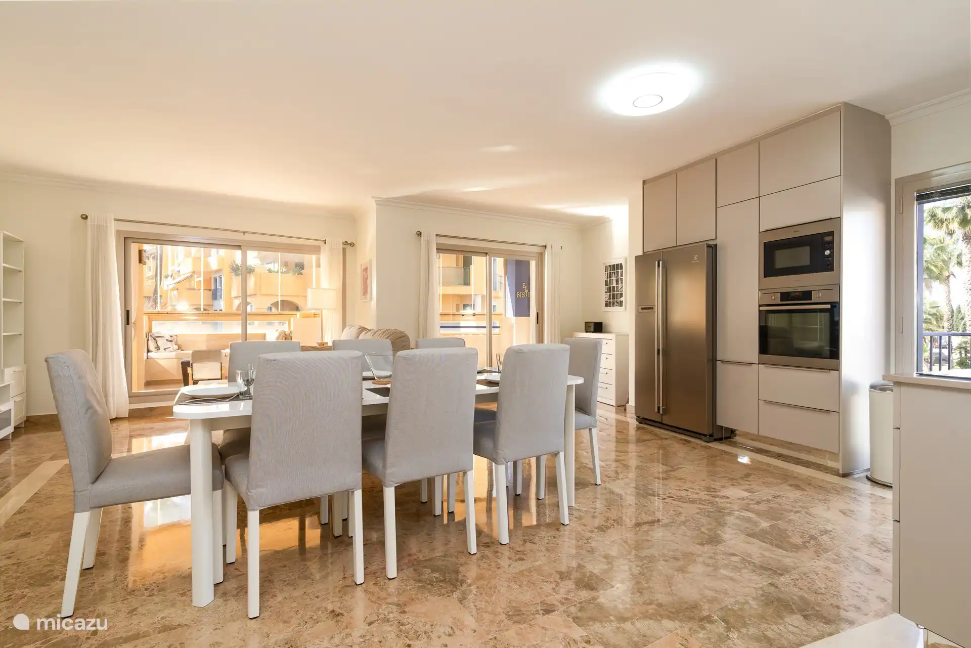 Küche und Esszimmer