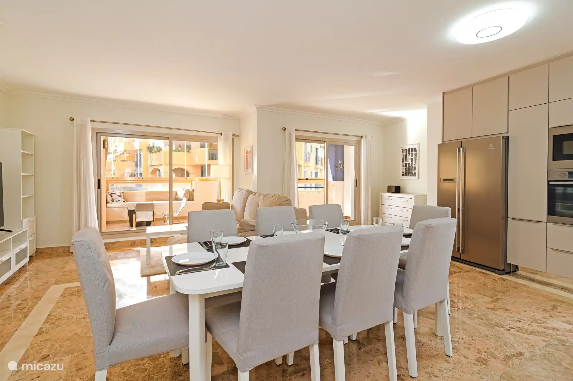 Küche und Esszimmer