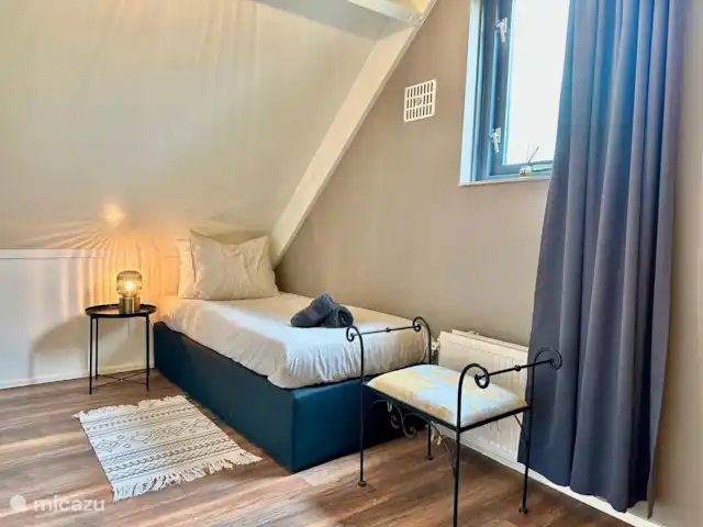 6p. Boshuis *Jacuzzi*De Groene Specht | Pays-Bas, Gueldre, Ewijk - maison de vacances Troisième chambre à l’étage avec deux lits simples séparés.
