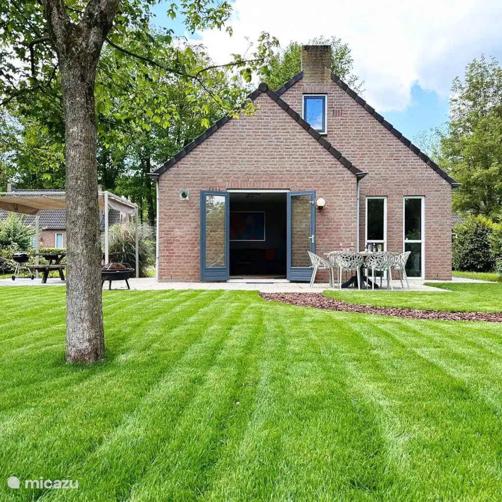 6p. Boshuis *Hottub*De Groene Specht
