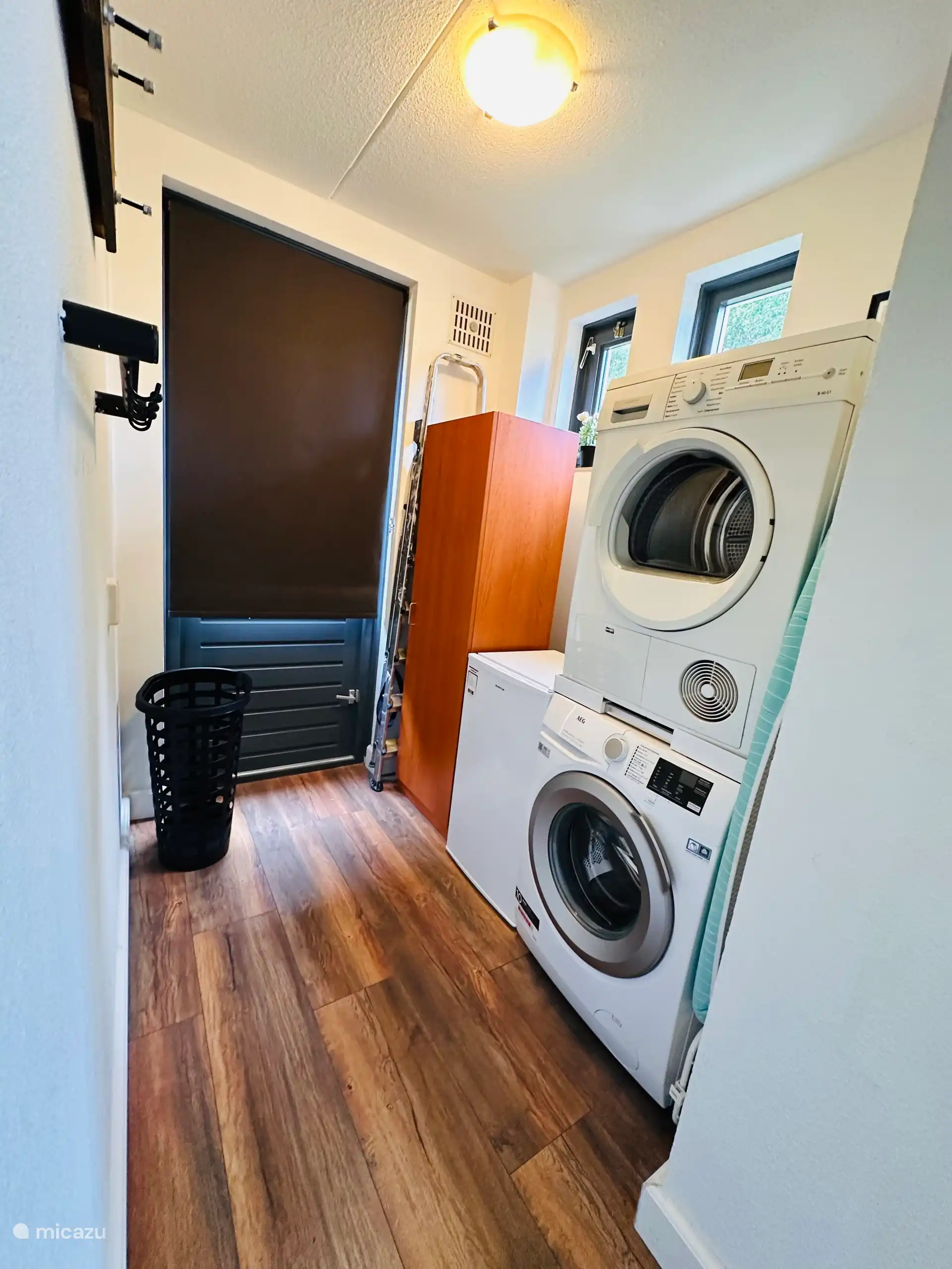 laundry room with freezer, dryer and washing machine