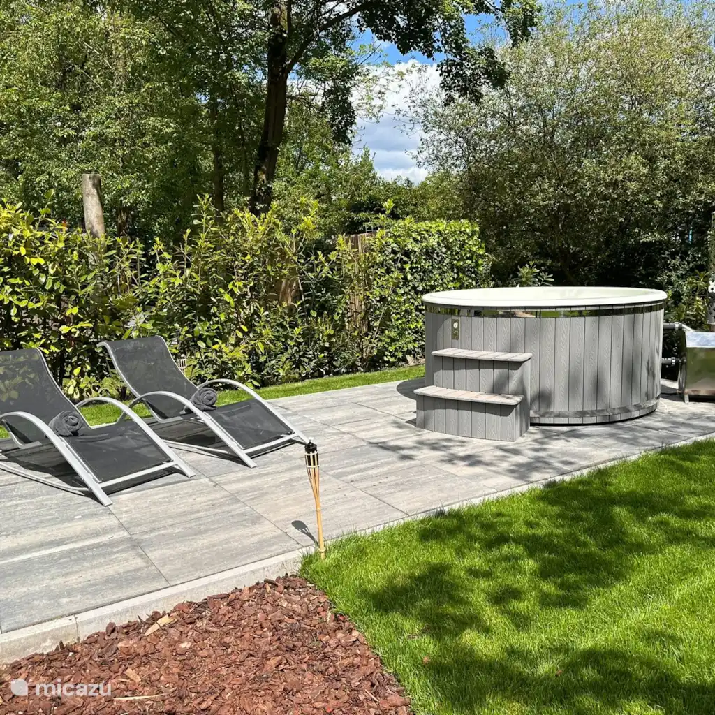 6p. Boshuis *Hottub*De Groene Specht