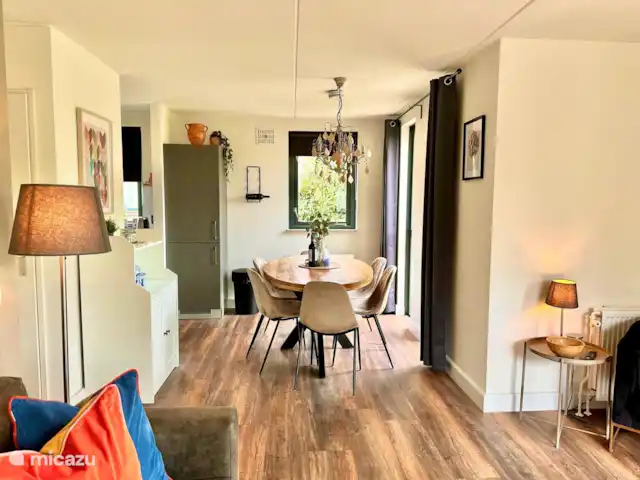 6p. Boshuis *Jacuzzi*De Groene Specht | Pays-Bas, Gueldre, Ewijk - maison de vacances Belle table à manger avec 6 chaises