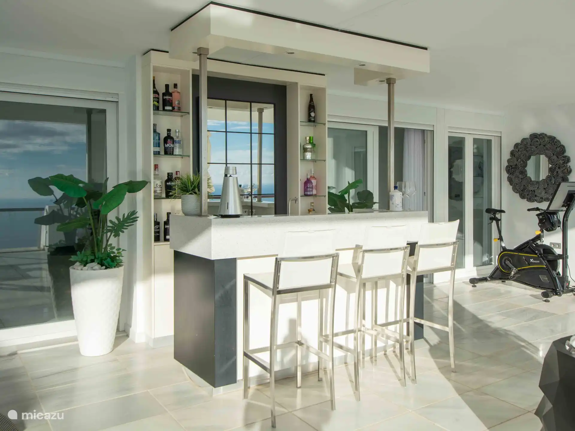 Panorama del Mar - Prachtig ruim terras met buitenbar.