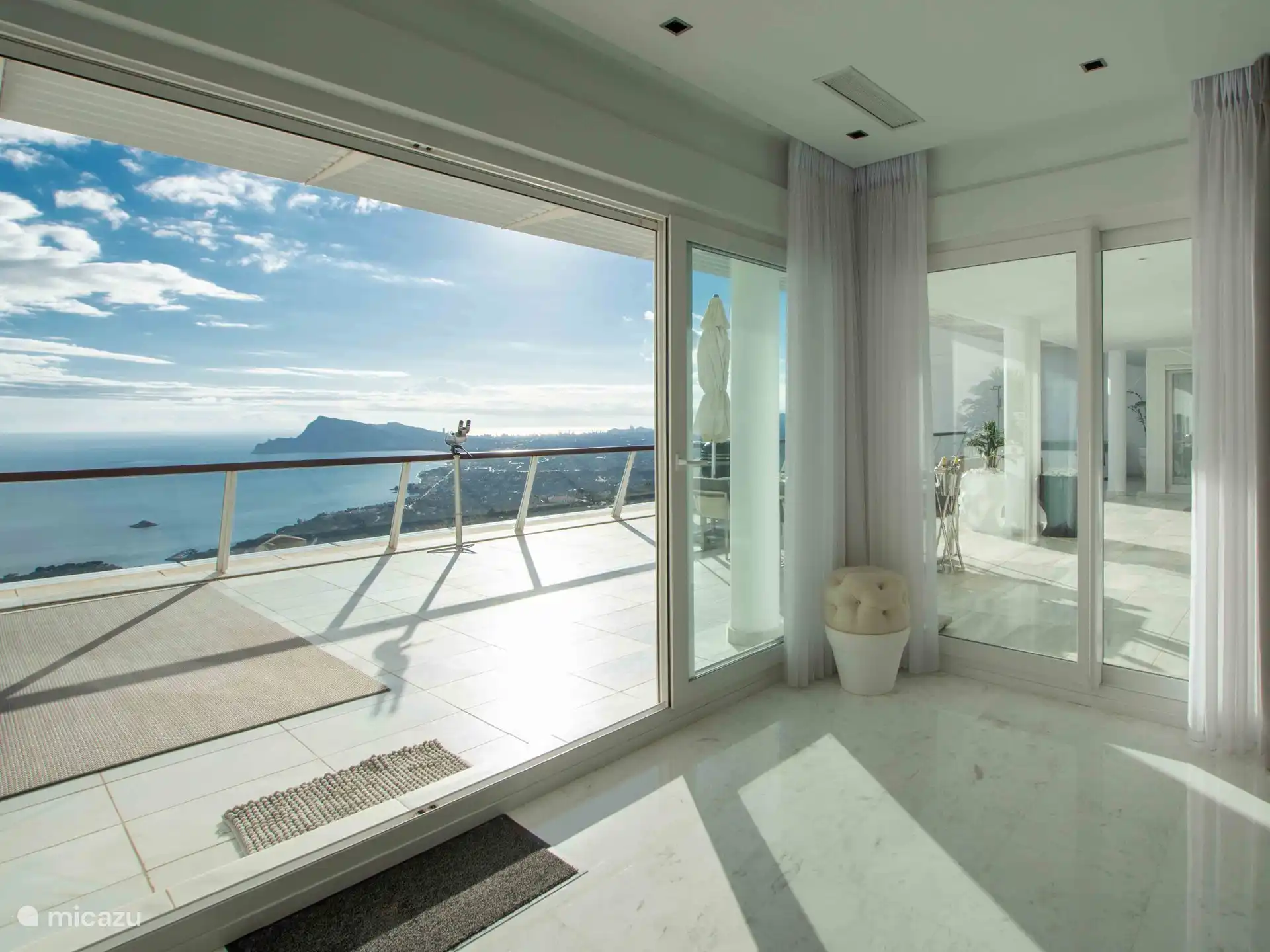 Panorama del Mar - Binnen en buiten loopt prachtig door. 