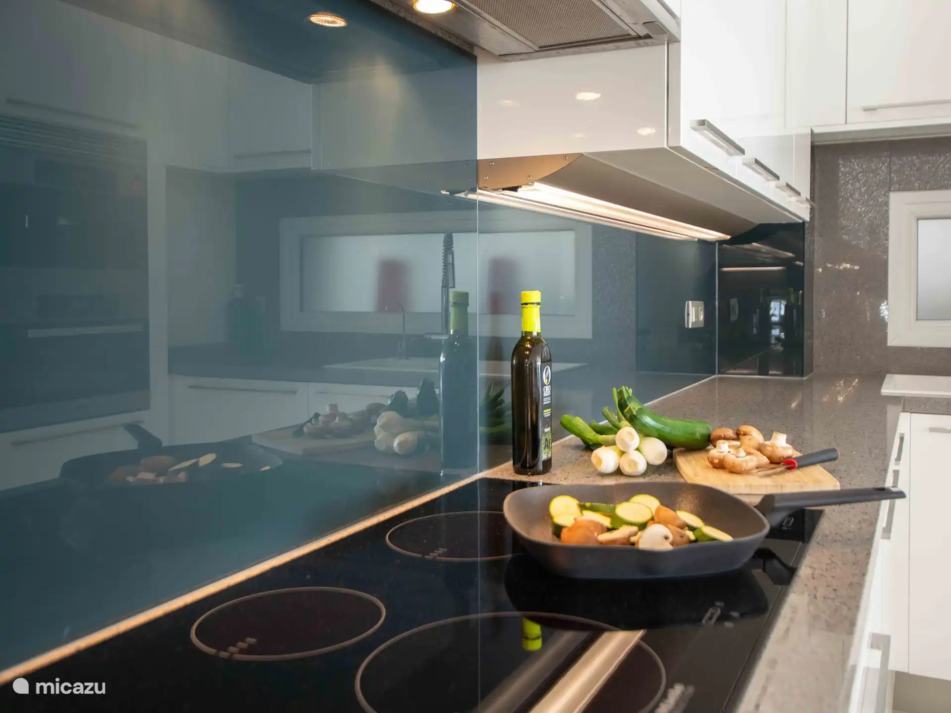 Panorama del Mar - Moderne keuken.