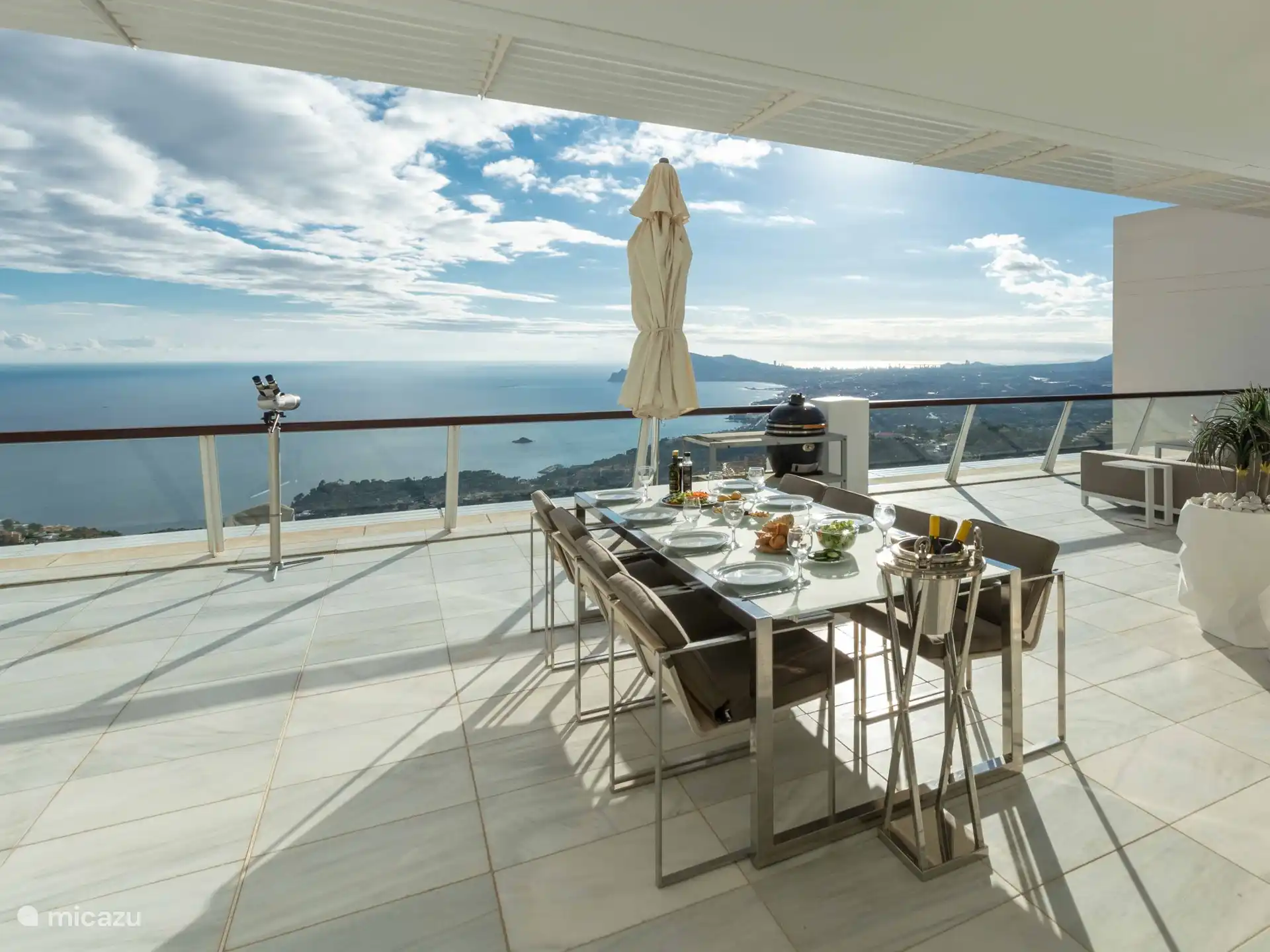 Panorama del Mar - Privé terras, half overdekt met panoramisch zicht.