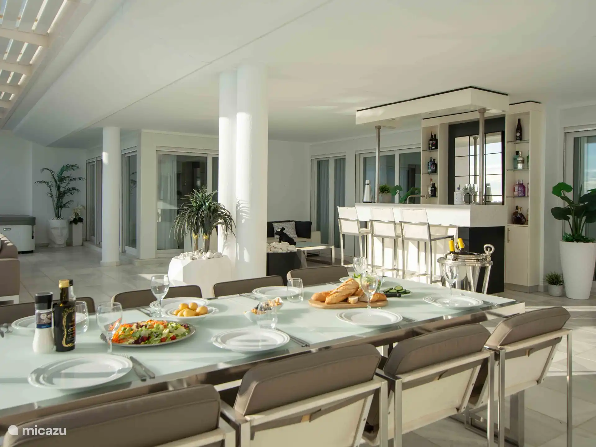 Panorama del Mar - Privé terras, half overdekt met panoramisch zicht.