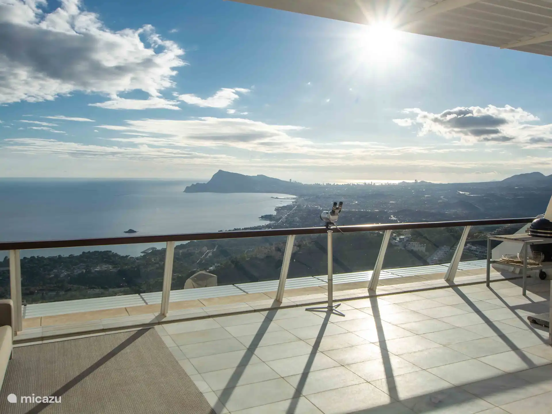 Panorama del Mar - Privé terras, half overdekt met panoramisch zicht.