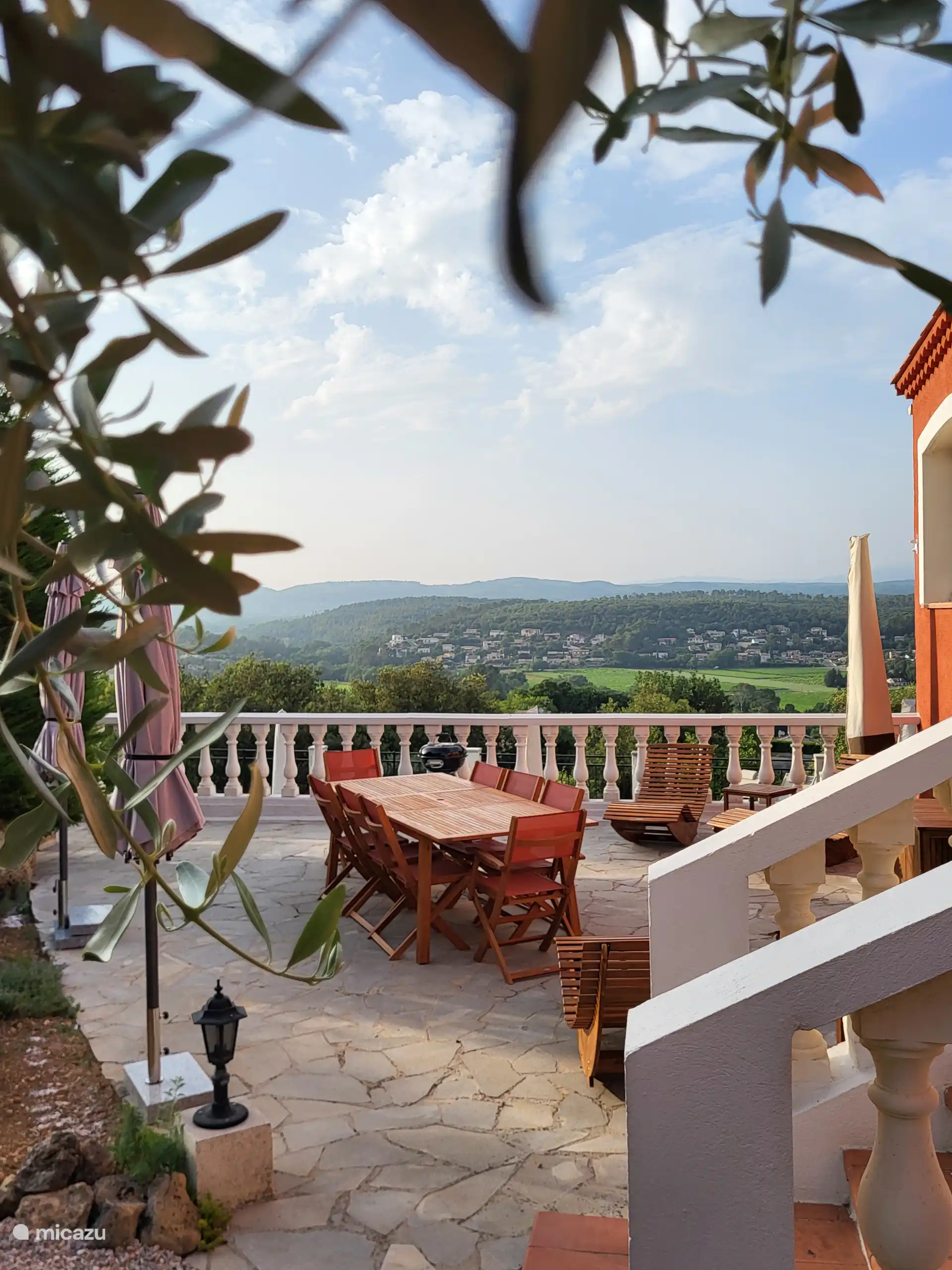10 person dining table