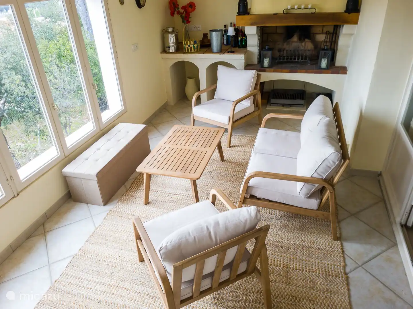 sitting area in veranda with a view over the hills