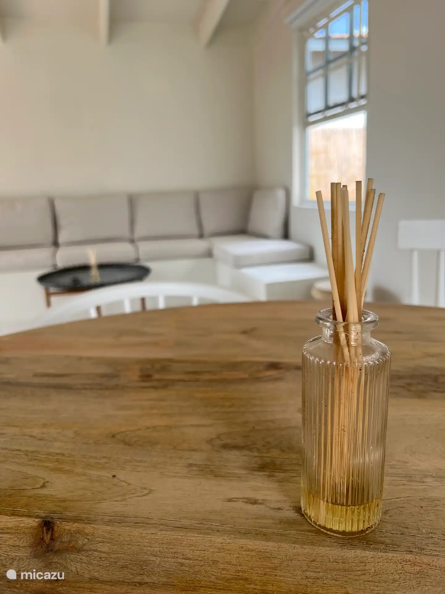 Table à manger et coin salon