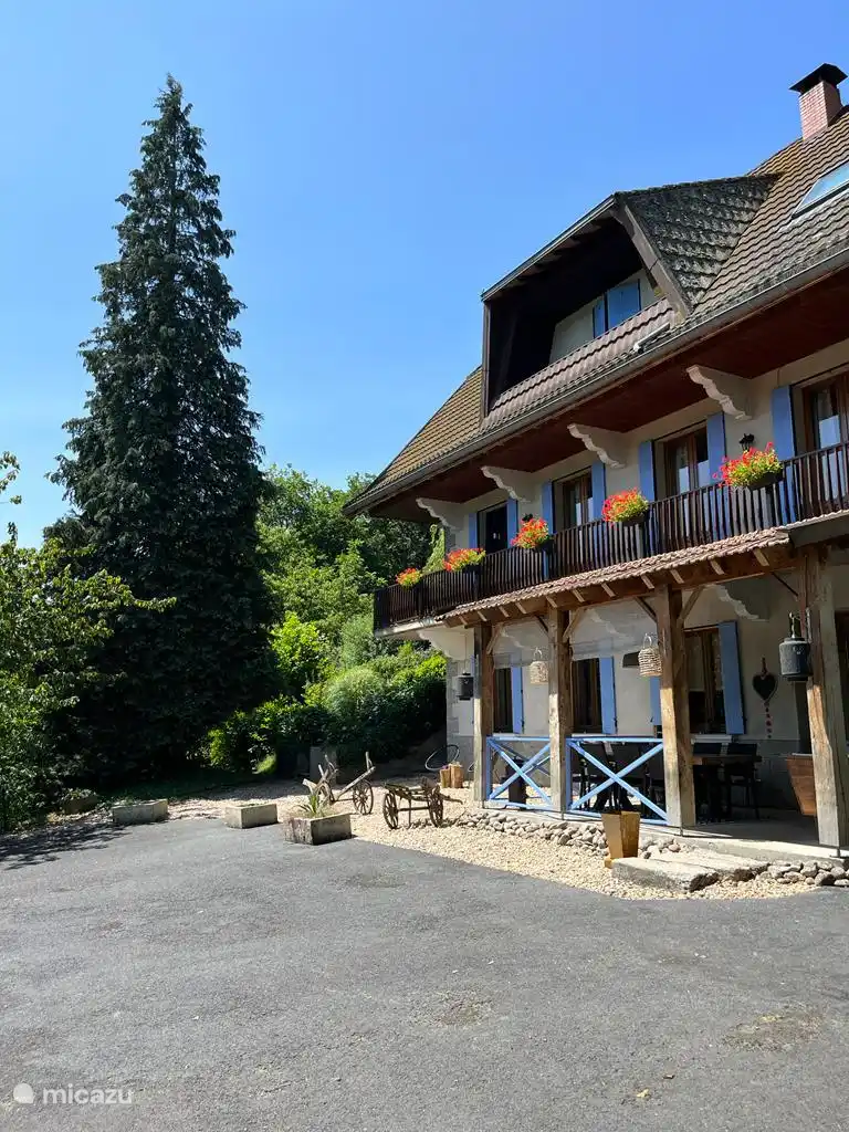 Maison du Chevalier - Chansert in Frankreich, Puy-de-Dôme, Marat - bed & breakfast