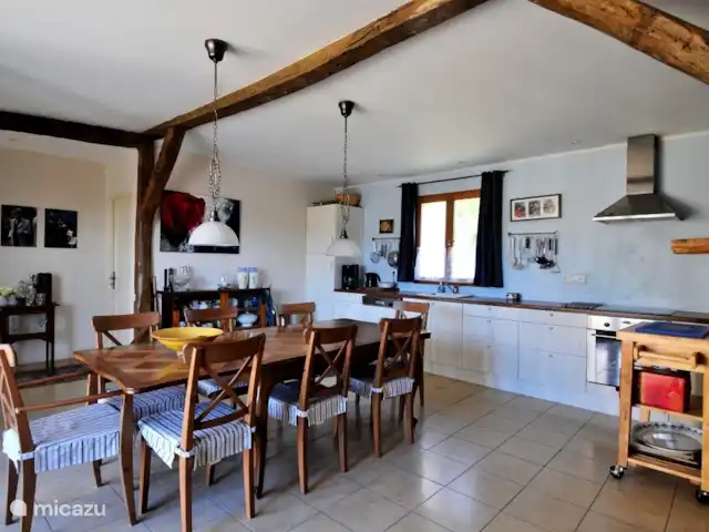 Margarita en Francia, Lot,  Salviac - casa vacacional La mesa de comedor