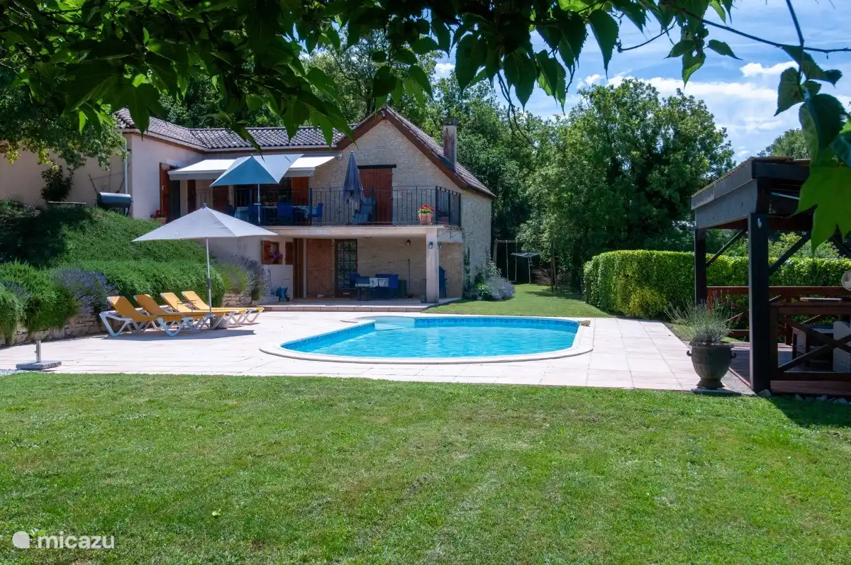 Maison, jardin et piscine