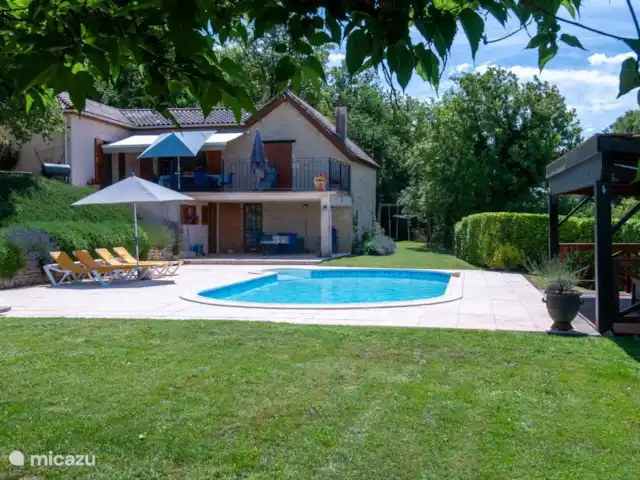 Margarita en Francia, Lot,  Salviac - casa vacacional Casa, jardín y piscina