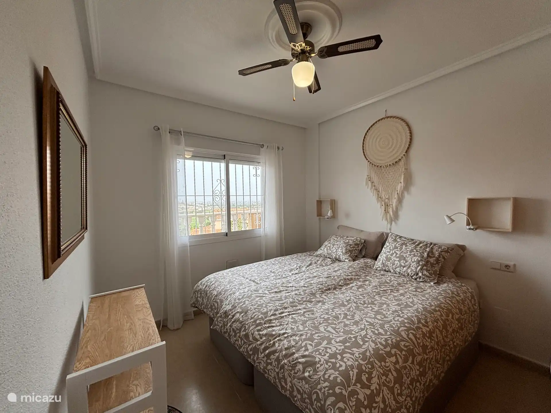 Chambre avec lit 180