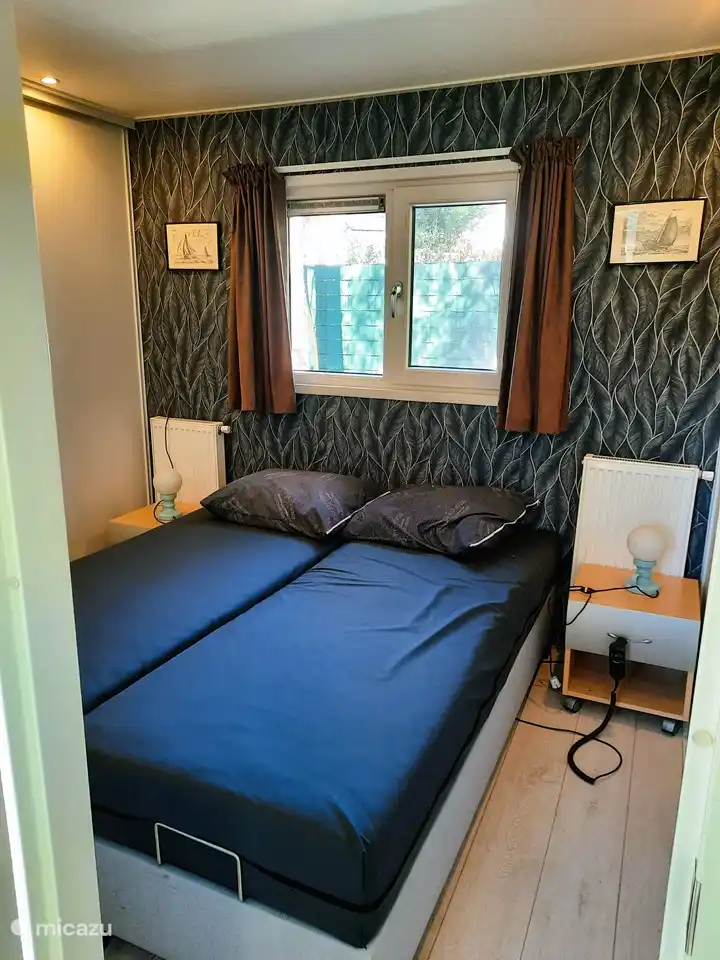 Elektrisch verstellbare Kopf- und Fußteile.