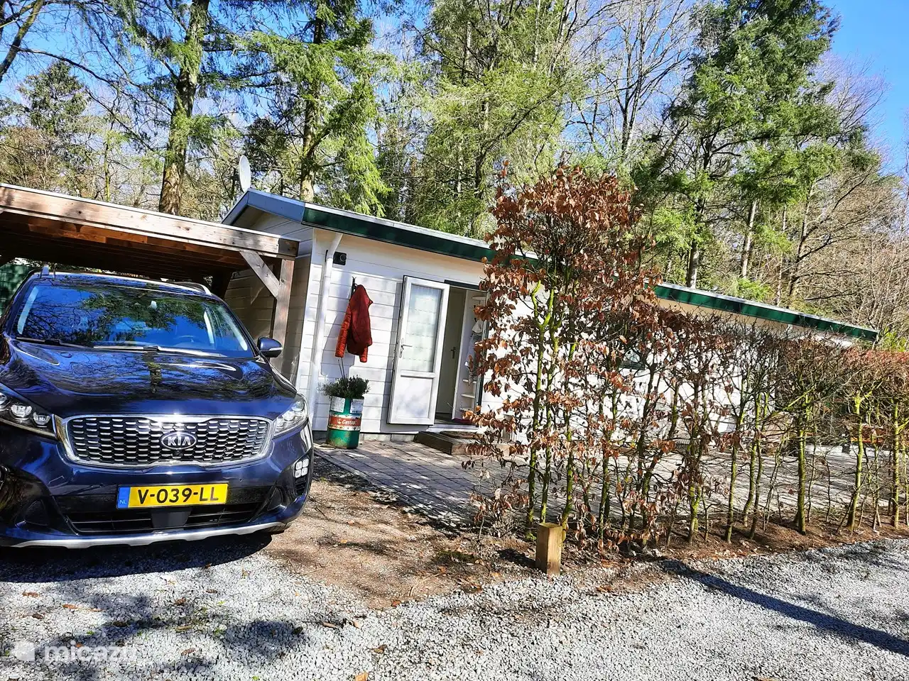 Parken unter dem Carport.