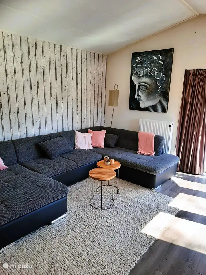 Bequemes und großes Sofa