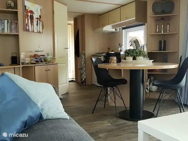 chalet en Países Bajos, Güeldres, Wissel – Veluwe Coqueteo Salón con cocina abierta