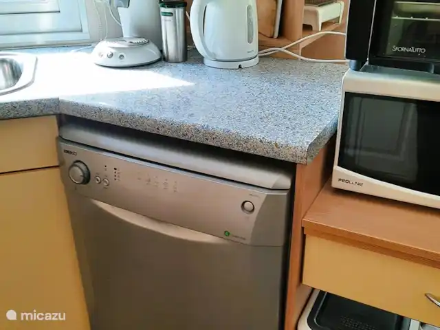 chalet en Países Bajos, Güeldres, Wissel – Veluwe Coqueteo Cocina con lavavajillas, horno y microondas.