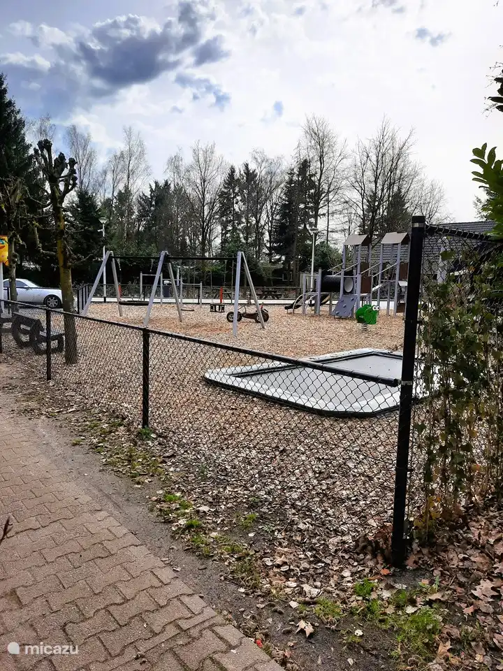 Schräg gegenüber dem Chalet