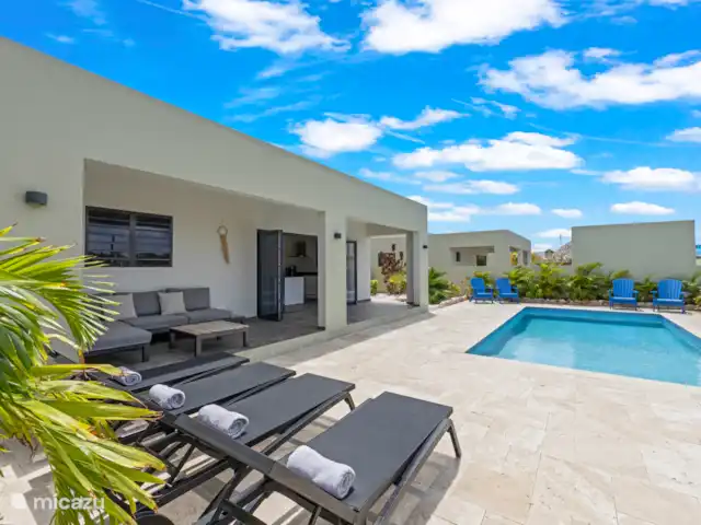 Villa Jasmijn avec piscine privée  | Curaçao, Curaçao-Centre, Willemstad - villa piscine et transats