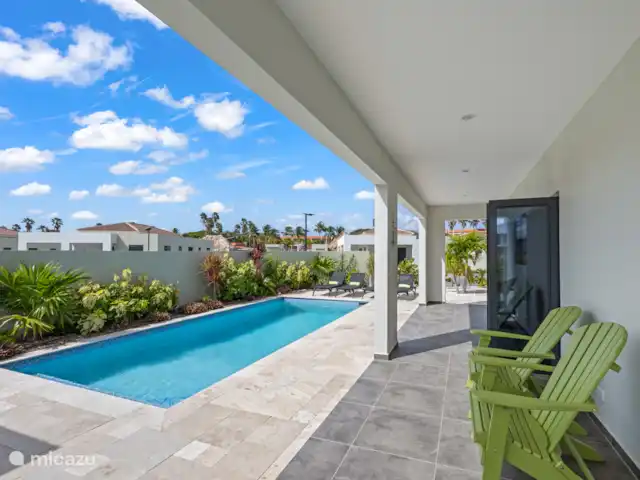 Villa Amber con piscina privada  en Curazao, Curazao Centro, Willemstad - villa Piscina y sillas