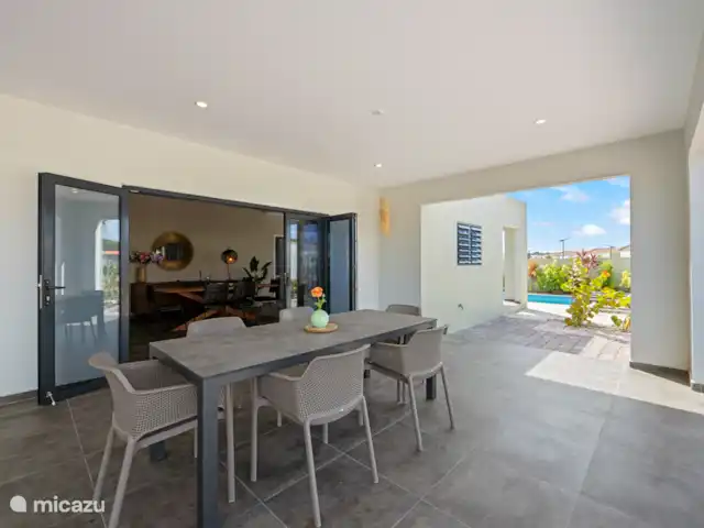 Villa Amber con piscina privada  en Curazao, Curazao Centro, Willemstad - villa Mesa de comedor al aire libre