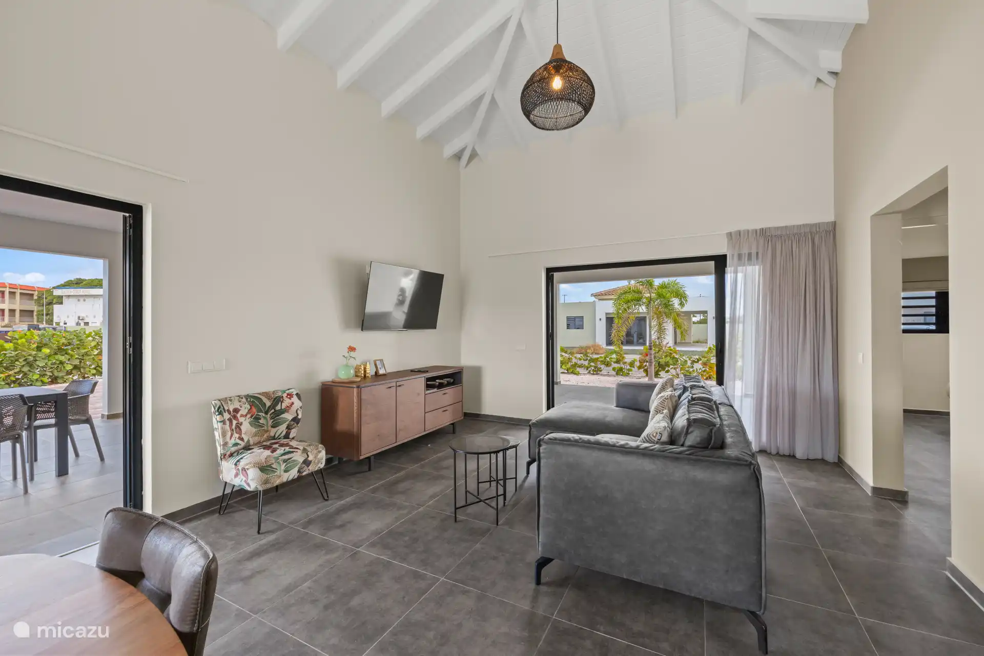 Wohnzimmer mit Blick auf den Park 