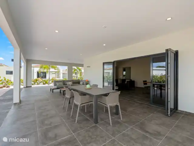Villa Amber con piscina privada  en Curazao, Curazao Centro, Willemstad - villa Mesa de comedor al aire libre