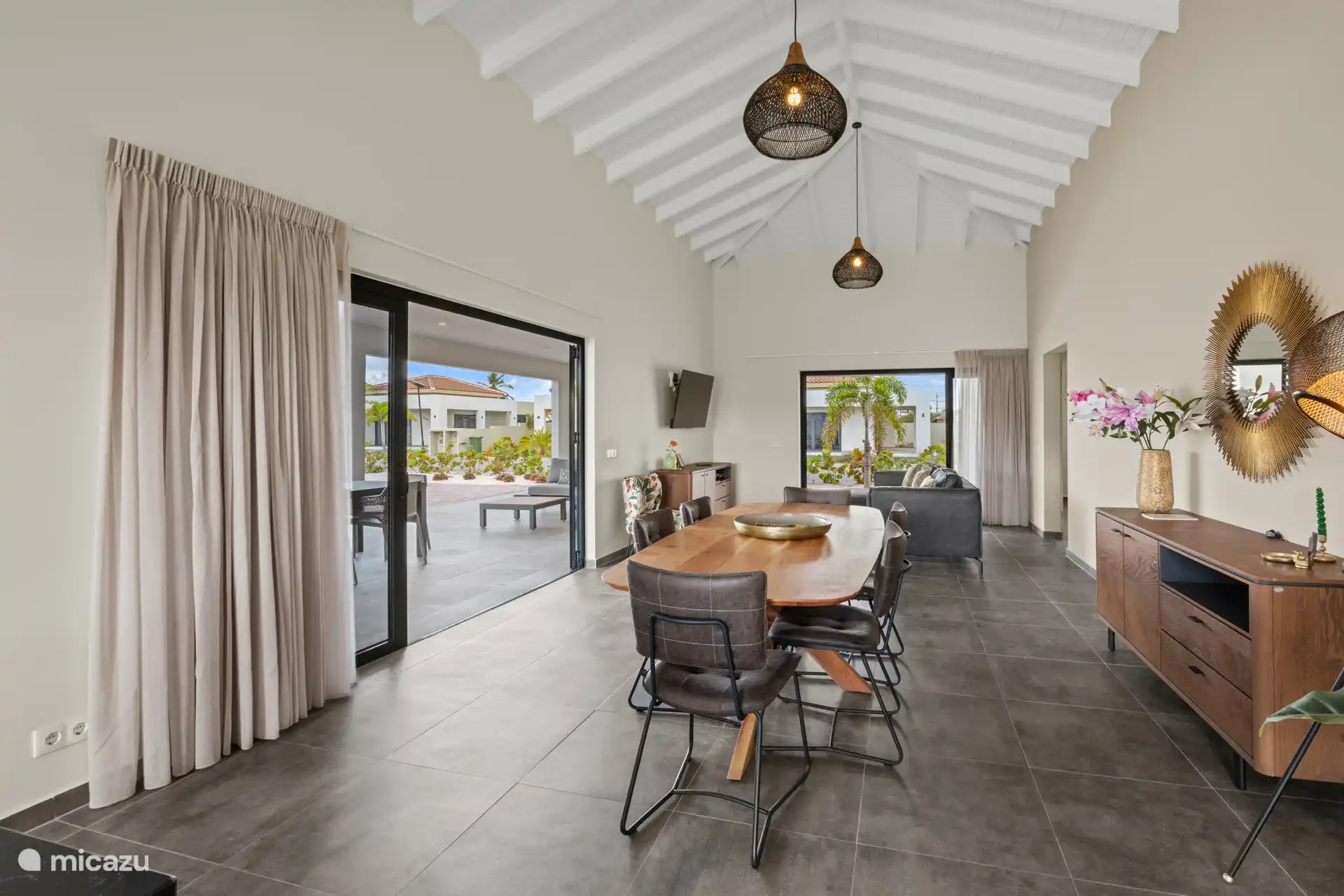 Wohnzimmer mit Blick auf den Park 