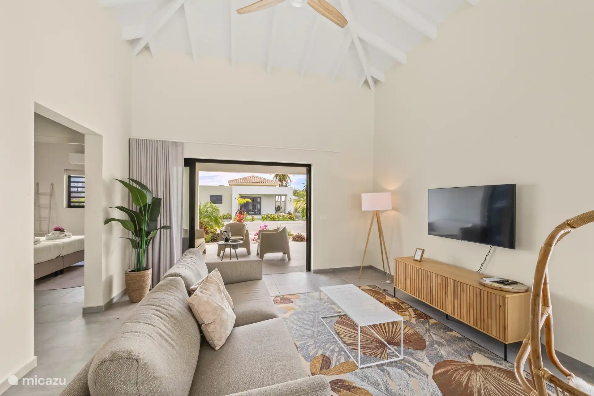 Wohnzimmer mit Blick auf den Park 