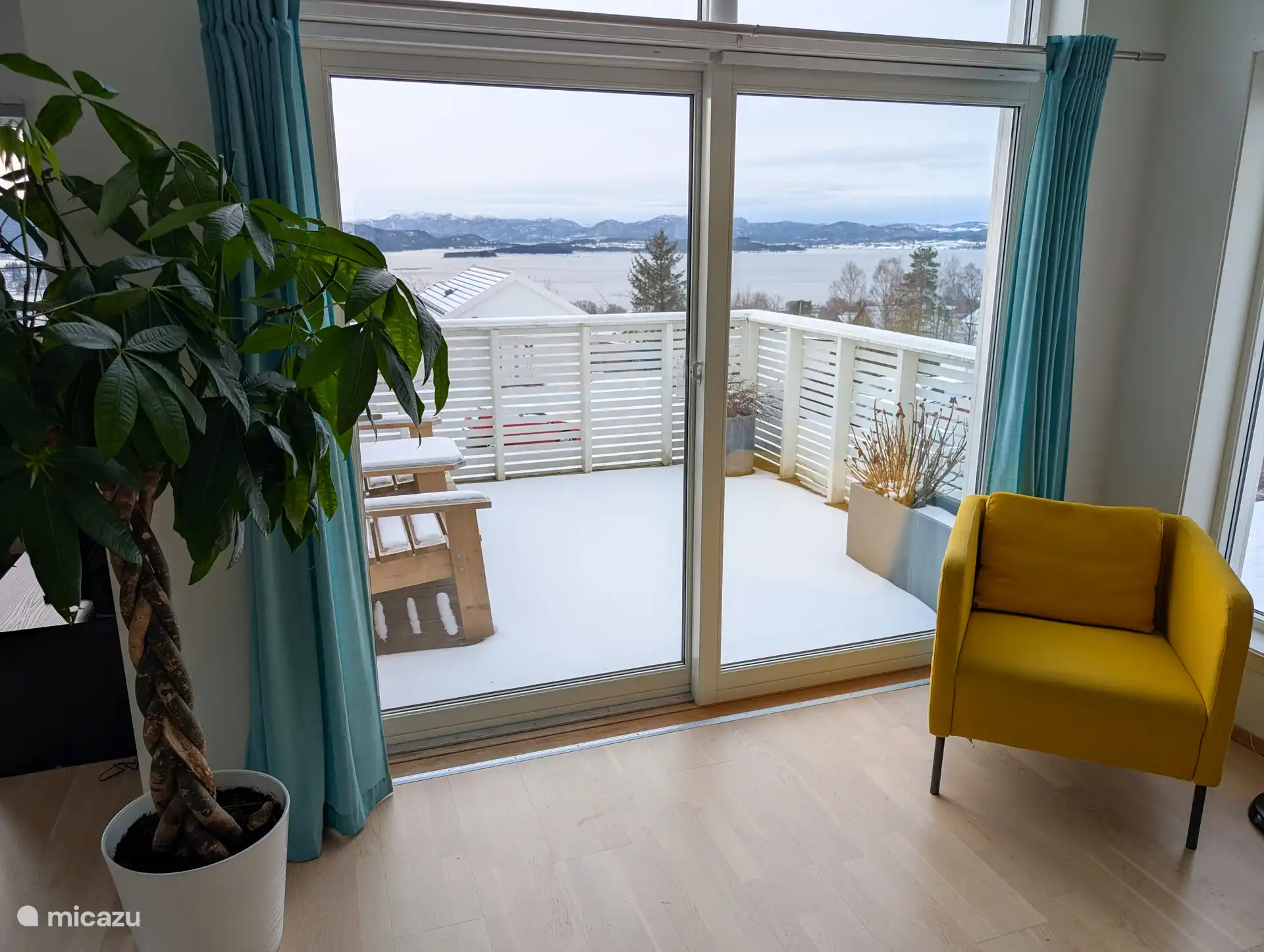 Vanuit het appartement is er een geweldig uitzicht op de fjord. Ook in de winter is het goed vertoeven in Jørpeland en omgeving.