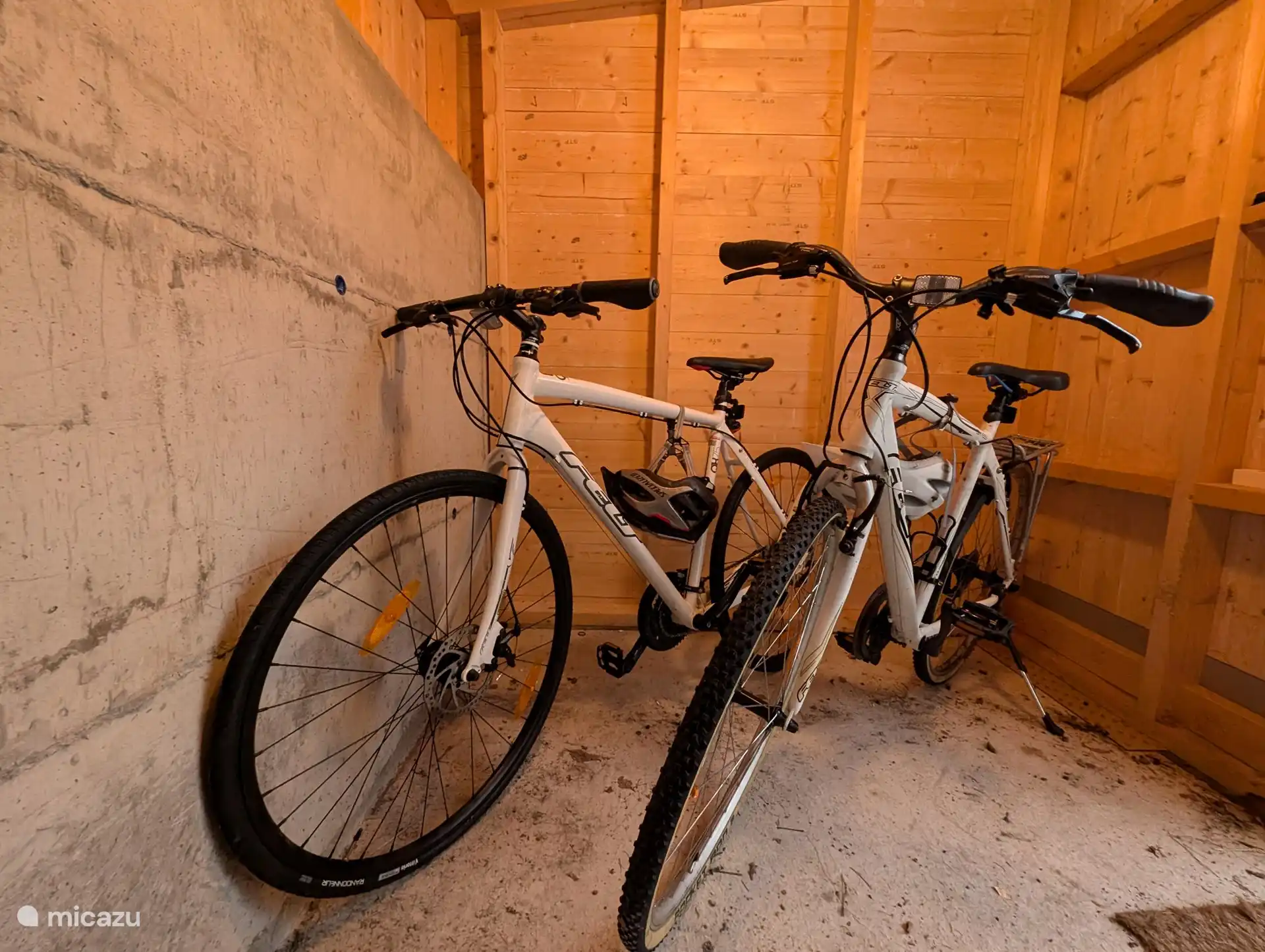 Dans notre hangar, il y a 2 vélos de prêt prêts pour vous. 