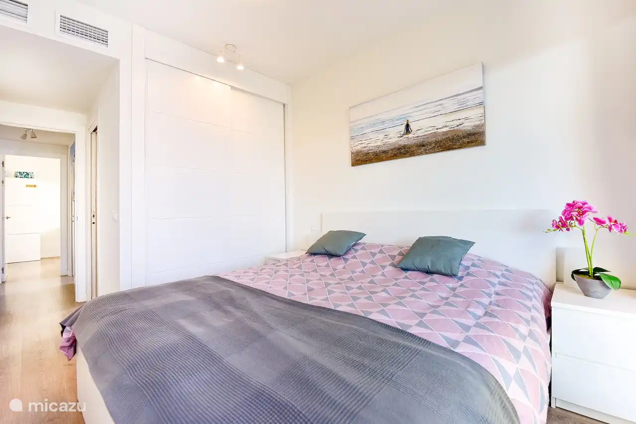 Con suficiente espacio en el armario