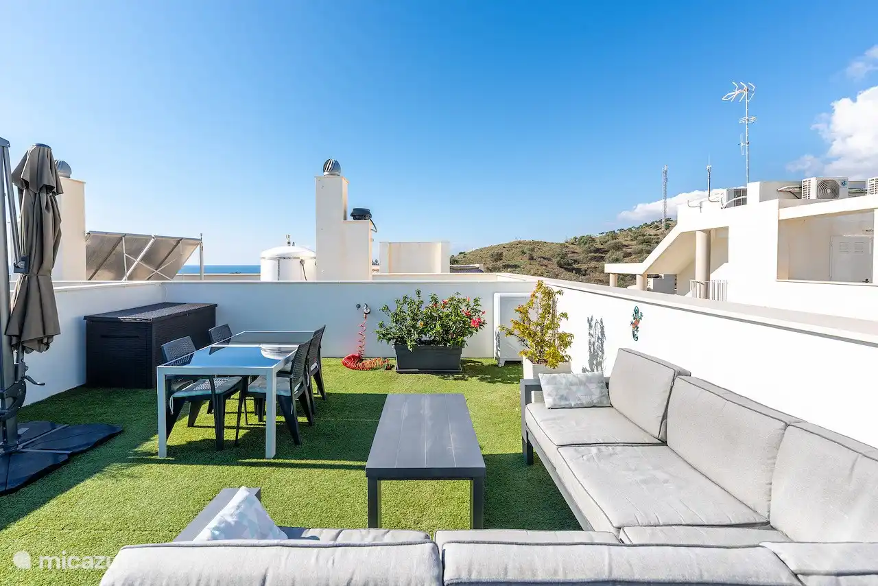 &#161;Qu&#233; espacio y vistas al mar y a la monta&#241;a