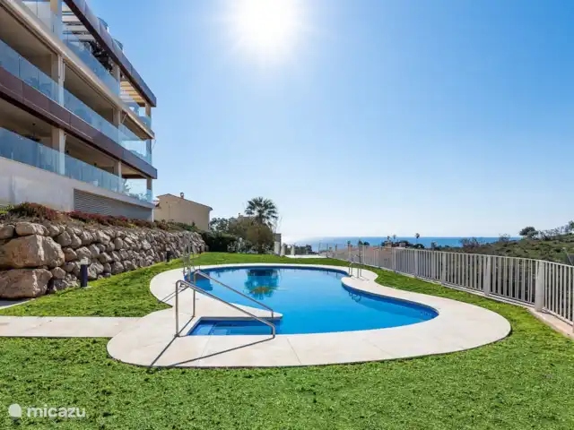 Penthouse Benajarafe à distance de marchemer | Espagne, Costa del Sol, Benajarafe - penthouse Entrée facile dans la piscine avec la rampe