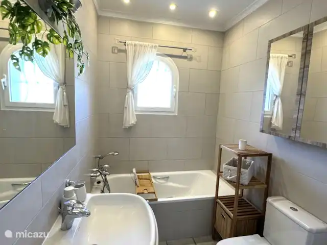 Casa Creativa avec vue sur la mer et piscine   | Espagne, Costa Blanca, Benitachell - villa 2. Salle de bain avec douche et baignoire