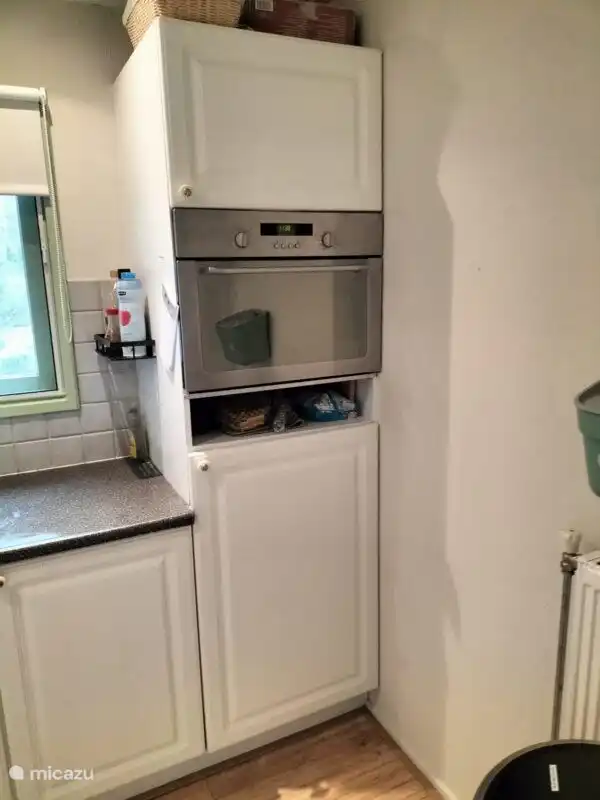 Kitchen with combi oven/microwave