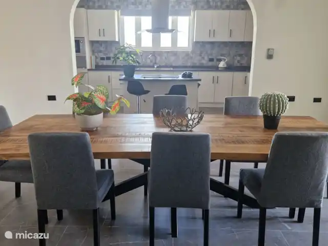 Casa Andries Montanja Rey | Curaçao, Banda Ariba (est), Montan'i Rei - villa Table à manger spacieuse pour 8 personnes