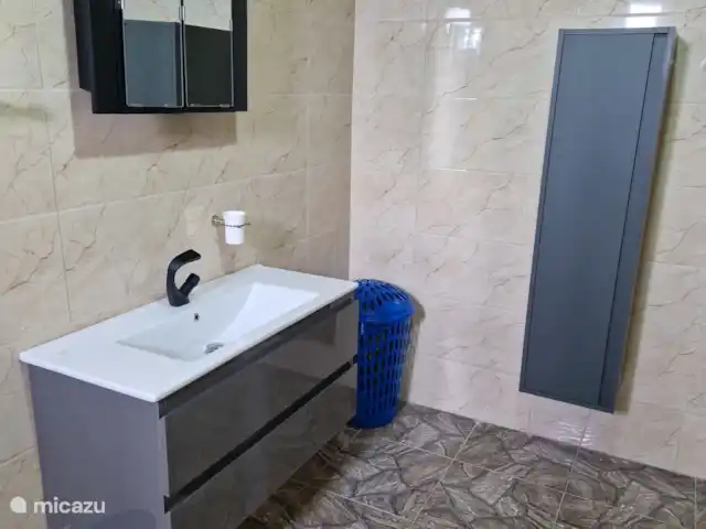 Casa Andries Montanja Rey | Curaçao, Banda Ariba (est), Montan'i Rei - villa Salle de bain 1 avec bain à bulles et douche chaude