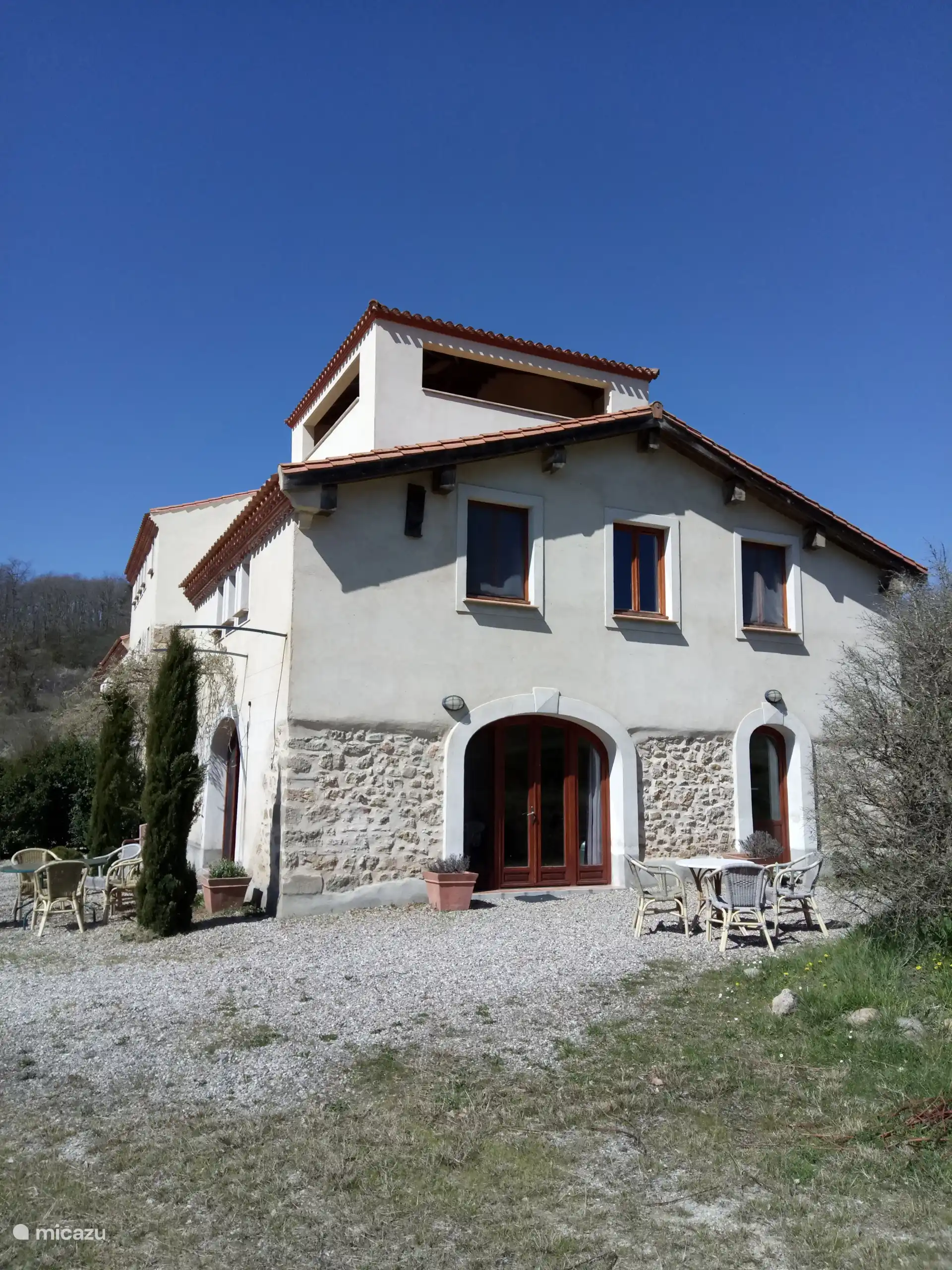 Seitenansicht des Grenache-Hauses