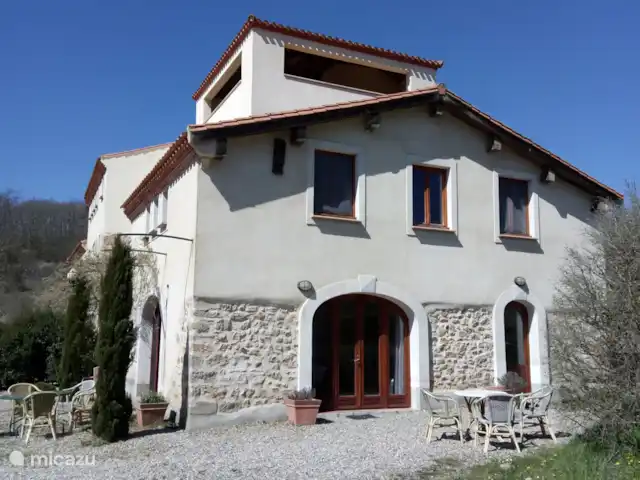 Garnacha en Francia, Aude, Sonnac-sur-l'Hers - casa vacacional Vista lateral de la casa de la garnacha