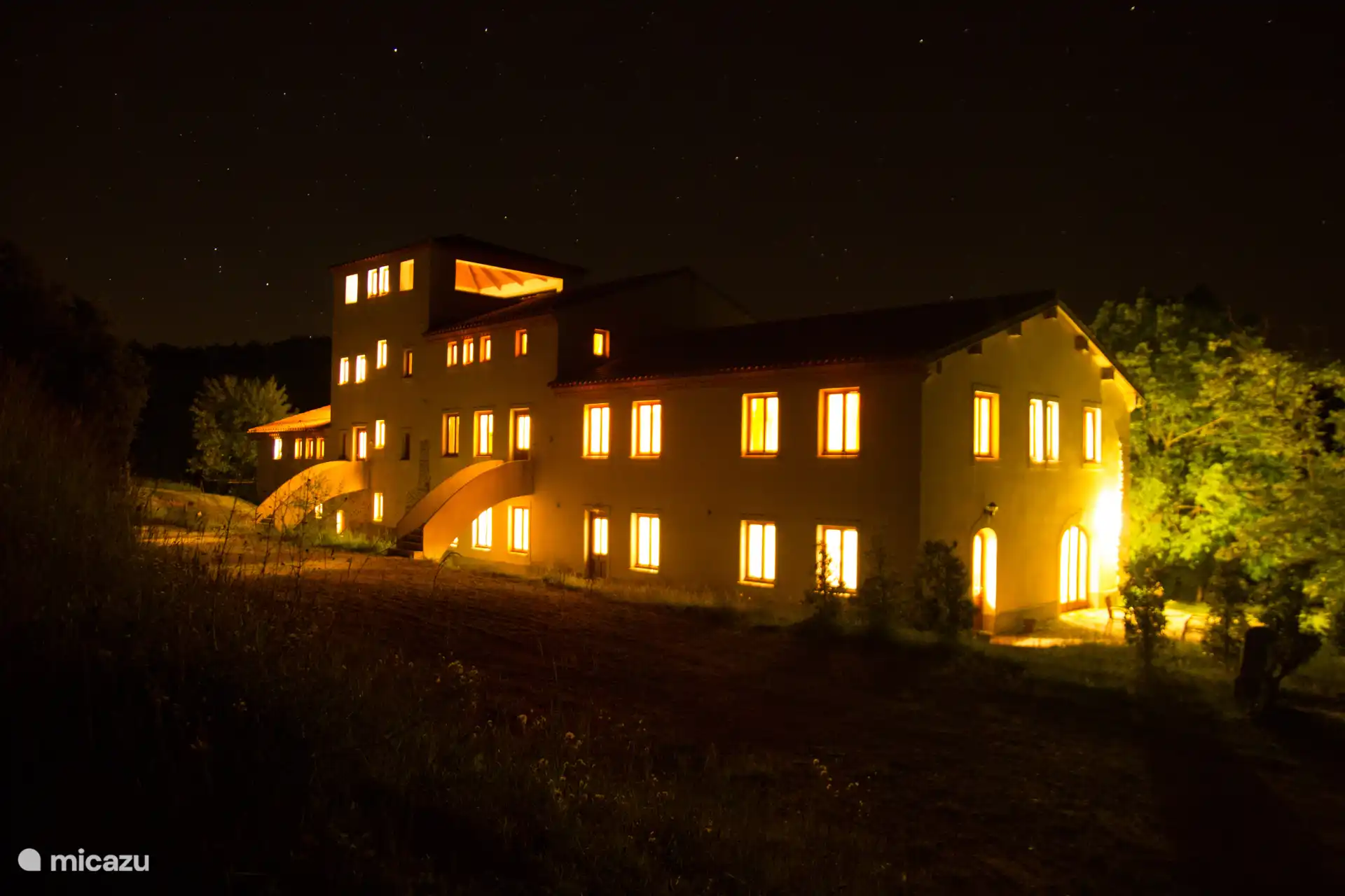 und dann nachts lange draußen sitzen, ein Glas Wein und einen wunderschönen Sternenhimmel genießen, nur mit dem Klang der Zikaden...