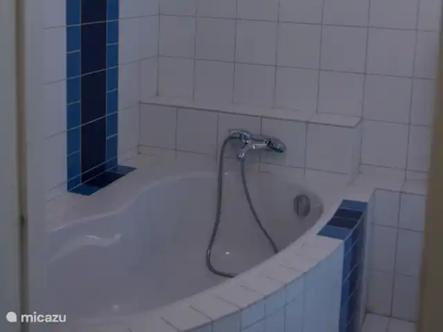 Garnacha en Francia, Aude, Sonnac-sur-l'Hers - casa vacacional ... una bañera grande