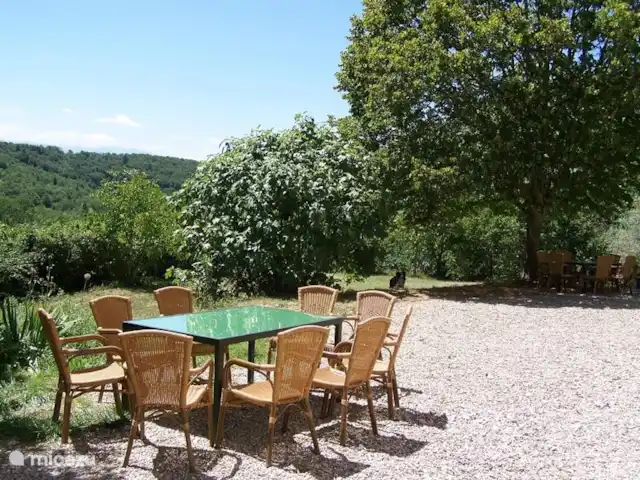Domaine La Flotte, una casa 3 en 1 en Francia, Aude, Sonnac-sur-l'Hers - casa vacacional La gran terraza ofrece una vista maravillosa