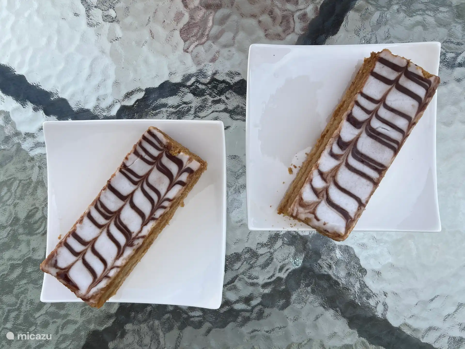 Tompoes en la panadería local