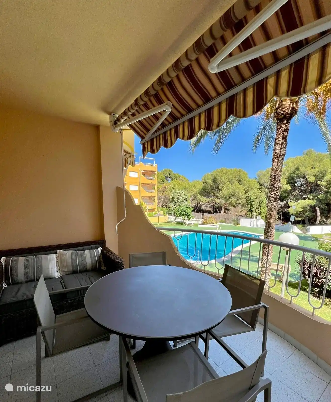 Strand von Coveta Fuma in Spanien, Costa Blanca, El Campello - appartement
